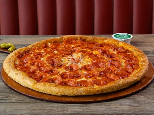 Despiden a motorizado por comer peperonis de la pizza de un usuario