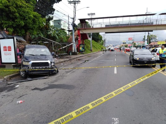 Detención provisional para conductor que mató a tres personas en una parada en Villa Lorena
