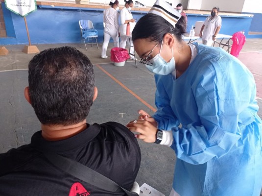 Habilitan 5 nuevos puestos de vacunación con AstraZeneca en Chiriquí