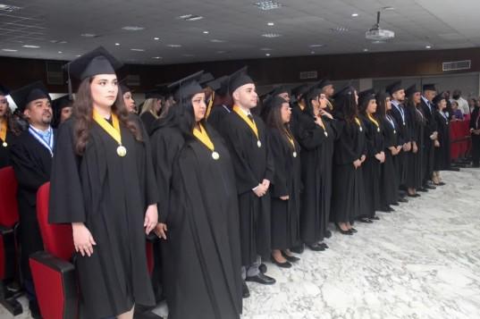 La UP suma 79 nuevos profesionales de economía y finanzas