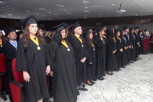 La UP suma 79 nuevos profesionales de economía y finanzas