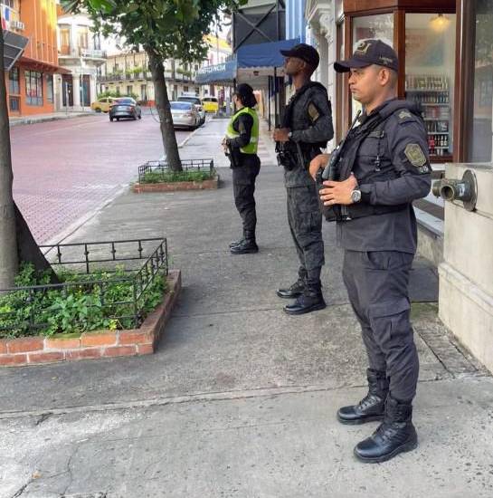 Excluir vehículos pesados da paso a arreglar calles del Casco