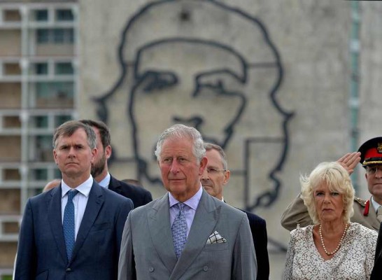 El príncipe Carlos visita Cuba en medio de tensiones de la isla con EEUU