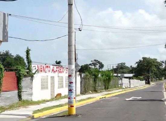 El MOP aclara situación sobre poste del tendido eléctrico en medio de la calle en Coclé