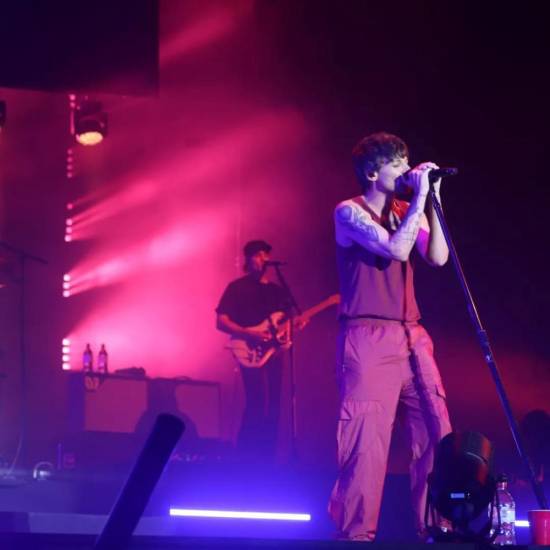 Louis Tomlinson conquista a sus fans con la primera parada de su gira “Faith in the Future” en Latinoamérica