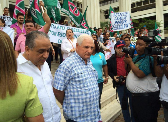 Expresidente Martinelli protesta junto a simpatizantes de Cambio Democrático
