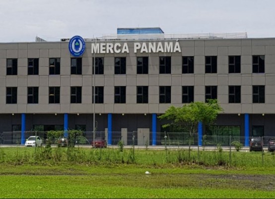 Migración retiene a extranjeros sin permiso en Merca Panamá