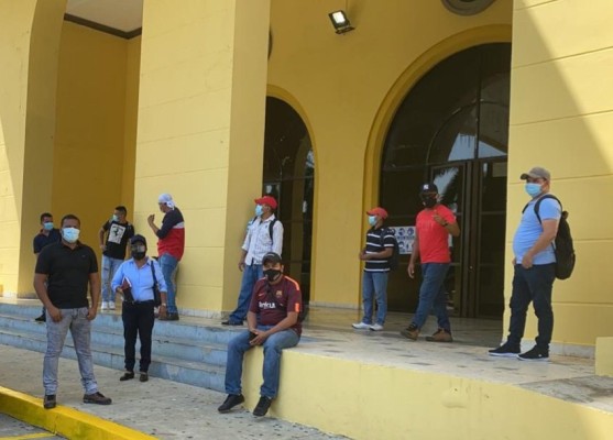 Trabajadores que realizan obras en el Figali están en huelga, exigen el pago de sus salarios