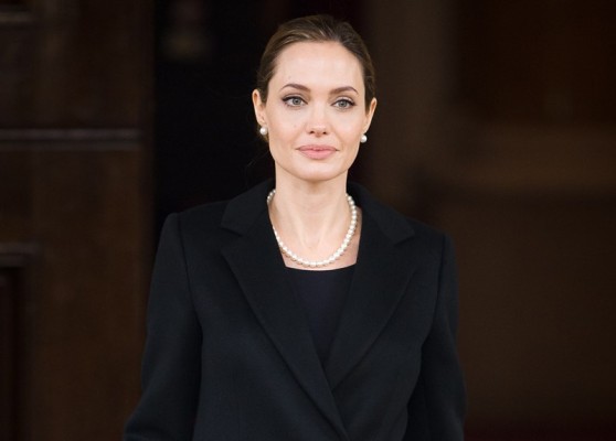 Jolie pide invertir más en la educación de los refugiados