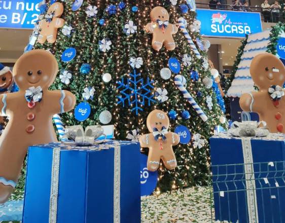 L.Gil | El árbol de Navidad en la Terminal de Transporte de Albrook.