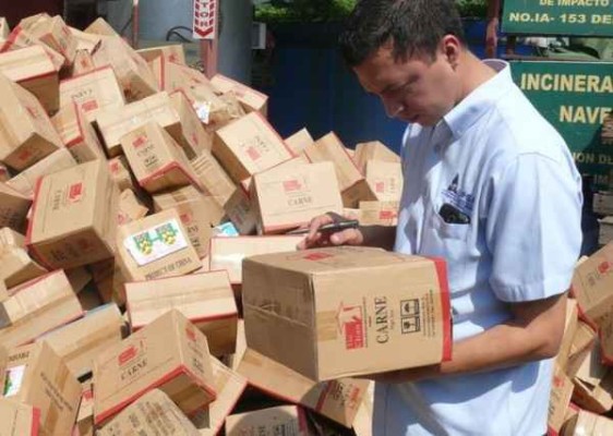 Mil 449 cajas de sopas son incineradas por incumplimiento de norma
