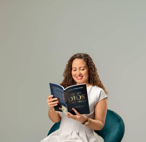 Maggie Latibeaudiere debuta en la FIL con el devocional íntimo “Deja que Dios te consienta”