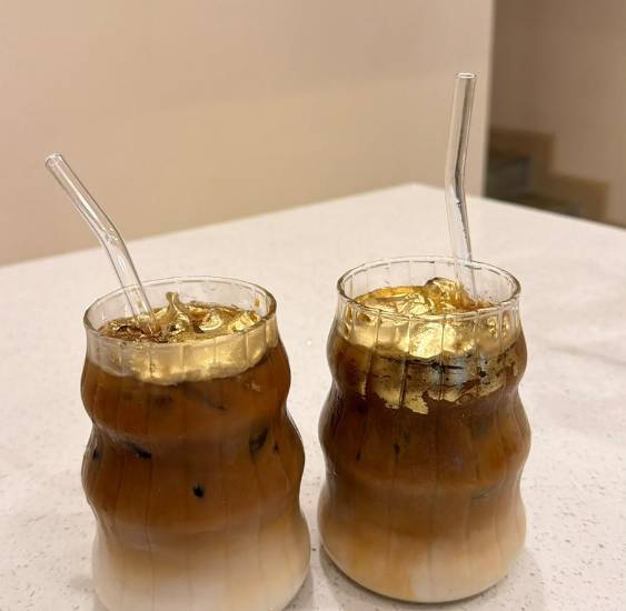 Café con oro: la joya de Aluna