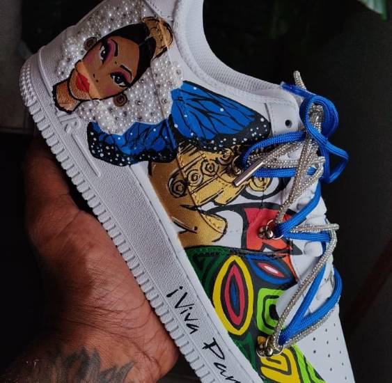 “Elibansubiartzz”, emprendimiento que plasma la cultura panameña en zapatillas