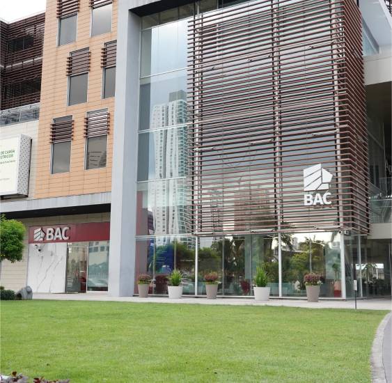 ML | Edificio donde se ubica una sucursal de BAC.