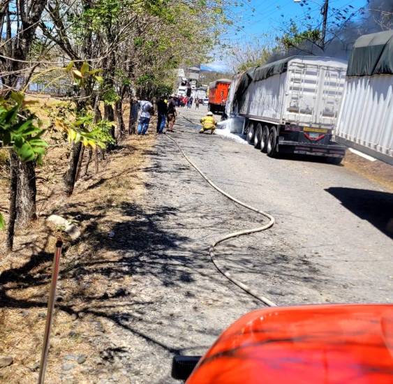 Bomberos alertan por 107 autos incendiados en lo que va del año, piden precaución