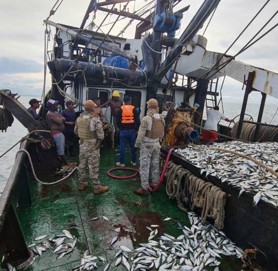 Gobierno aprueba fondos para combatir la pesca ilegal