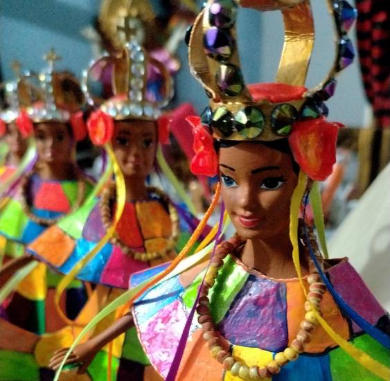 Con tradiciones y fe crea obsequios que traspasan fronteras y narran una historia