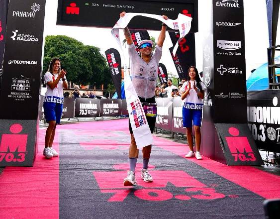 Cortesía | El brasileño Fellipe Santos, con un tiempo de 4 horas y 47 segundos, ganó la rama masculina del IRONMAN 70.3 Panamá Latin América Triclub Championship 2025.