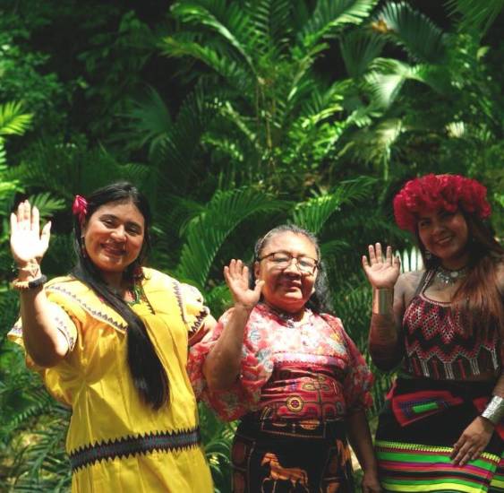 Pasarela que resalta a las mujeres indígenas