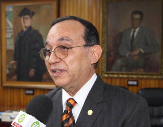 ML | Eduardo Flores, rector saliente.