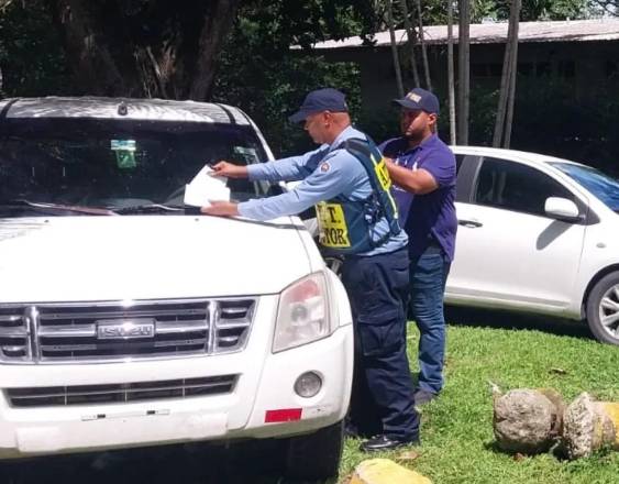 ML | Operativo contra vehículos mal estacionados.