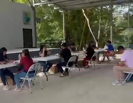 Participantes en la feria de reclutamiento.