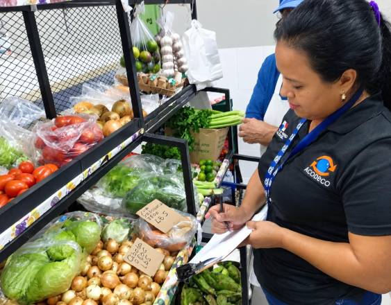 La canasta básica en Coclé presenta variaciones de hasta B/. 51.21 entre comercios, según Acodeco
