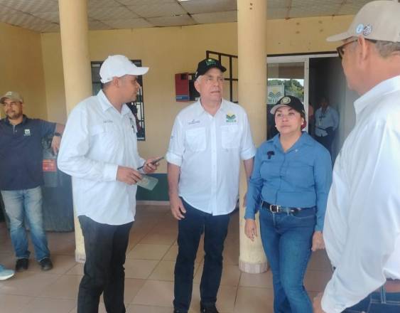 Cortesía | Ministro de Desarrollo Agropecuario, Roberto Linares (c).