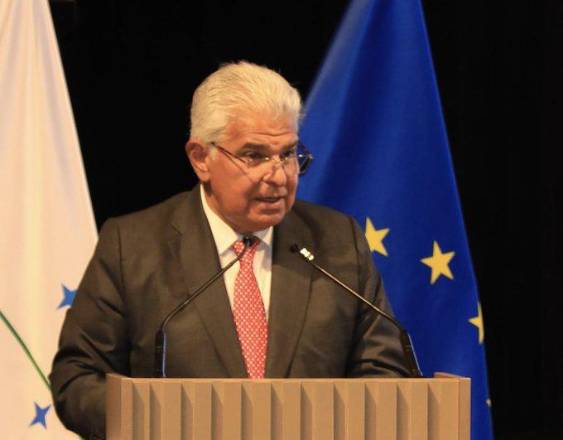 Presidente Mulino viaja al Foro Económico Mundial en Suiza