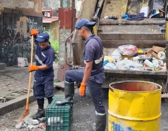 Cortesía | trabajadores de la empresa Agiuaseo en jornada laboral.