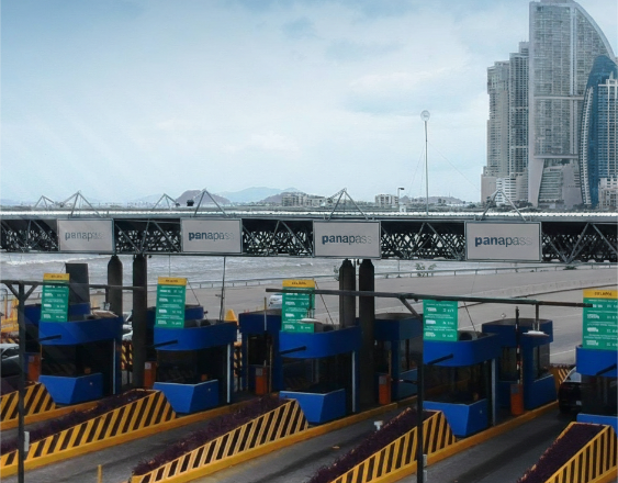 ML | Garitas en el Corredor Sur, al fondo se observan edificios en Punta Pacífica.