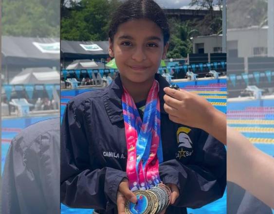 Ml | La atleta Camila Arce y su medalla.