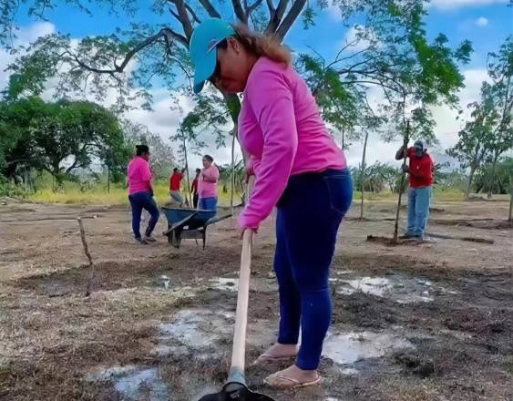 ML | Pirvadas de libertad de Penonomé limpiar la tierra para la siembra.