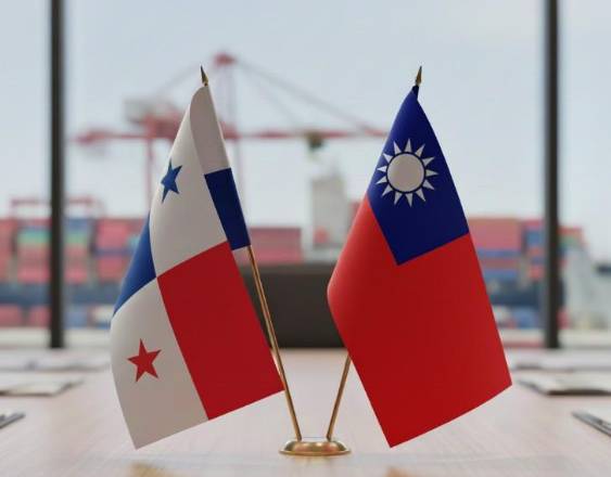 ML | Banderas de Panamá y Taiwán.
