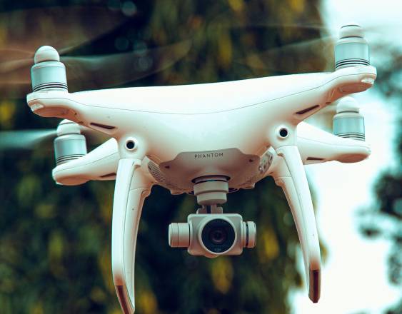 Panamá bloqueará espacio aéreo para evitar que drones arrojen armas en cárceles