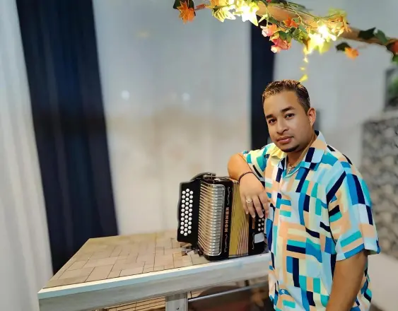 CORTESÍA | Abilio Isaac Torres Domínguez es oriundo de la provincia de Coclé. Es emprendor, músico, acordeonista y director de la agrupación “Los Chicos del Impacto”.