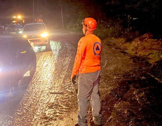 ML | Personal del Sinaproc en monitoreo.