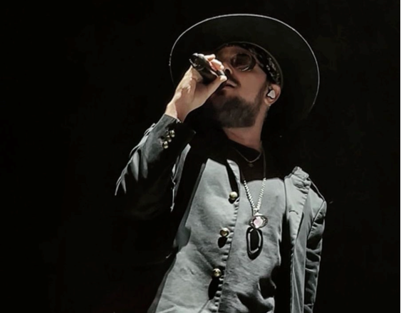 Noam invitado especial de los Enanitos Verdes para su show en Los Cabos