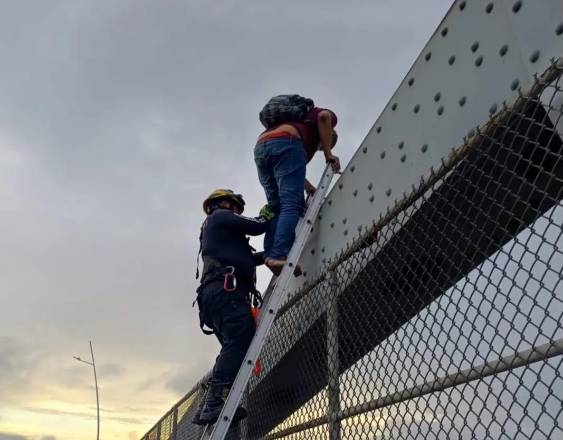 ML | Unidad del Cuerpo de Bomberos durante un rescate.