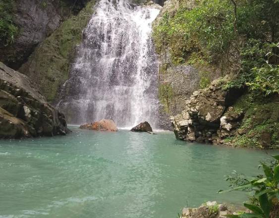 @cascadas_lasmesitas | Vista de la caída natural.