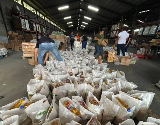 Cortesía | Bolsas del IMA para entregarse a los damnificados del terremoto.