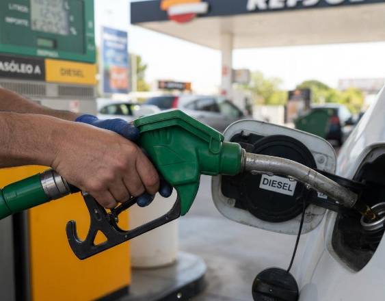 Precios de las gasolinas de 95 y 91 subirán y diésel bajará del 2 al 16 de octubre, anuncia Secretaría de Energía