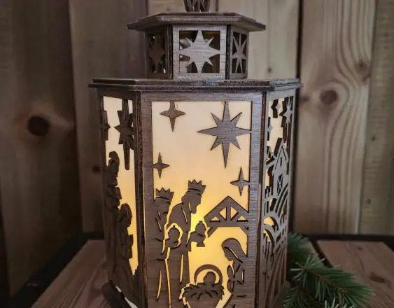 Cortesía | Lámpara de madera realizada por los emprendedores.