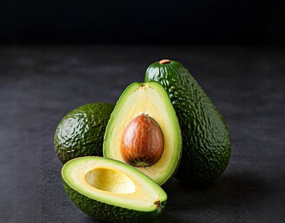 Pexels | Tres aguacates apilados. Estos se producen en Chiriquí, Darién, Veraguas, Herrera, Los Santos, Coclé y Panamá Este.