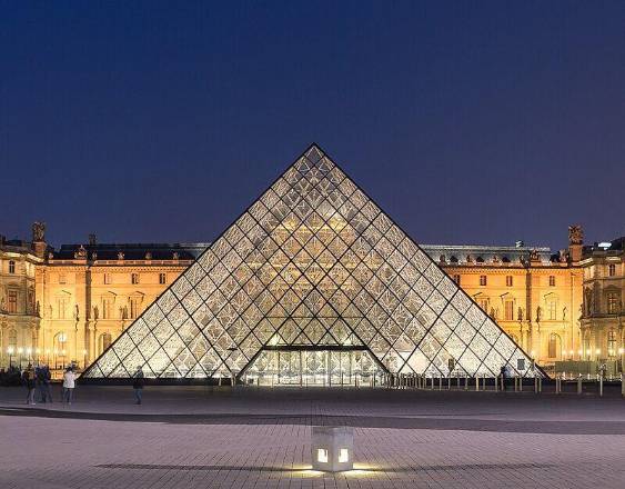 Dos de los sospechosos del robo en el Louvre son una pareja con hijos, según la fiscal