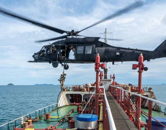 Minseg | Un helicóptero durante operaciones de seguridad.
