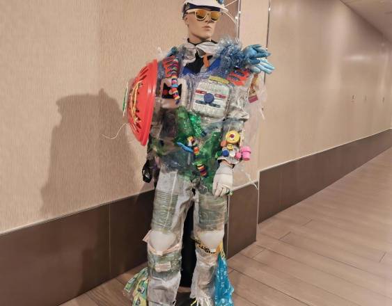 ML | “El Hombre de Plástico”.