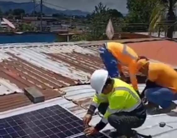 Equipo de Lombana instala paneles solares en Tocumen