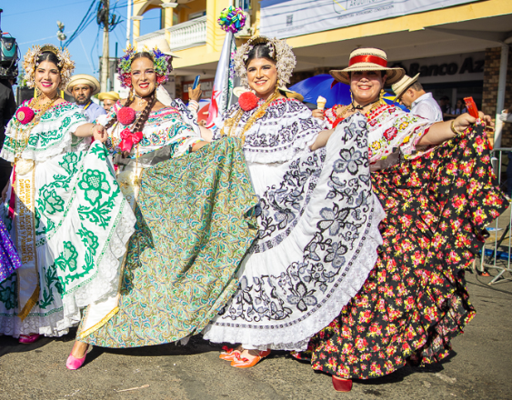 ATP | Delegaciones de empolleradas en el desfile realizado este año.